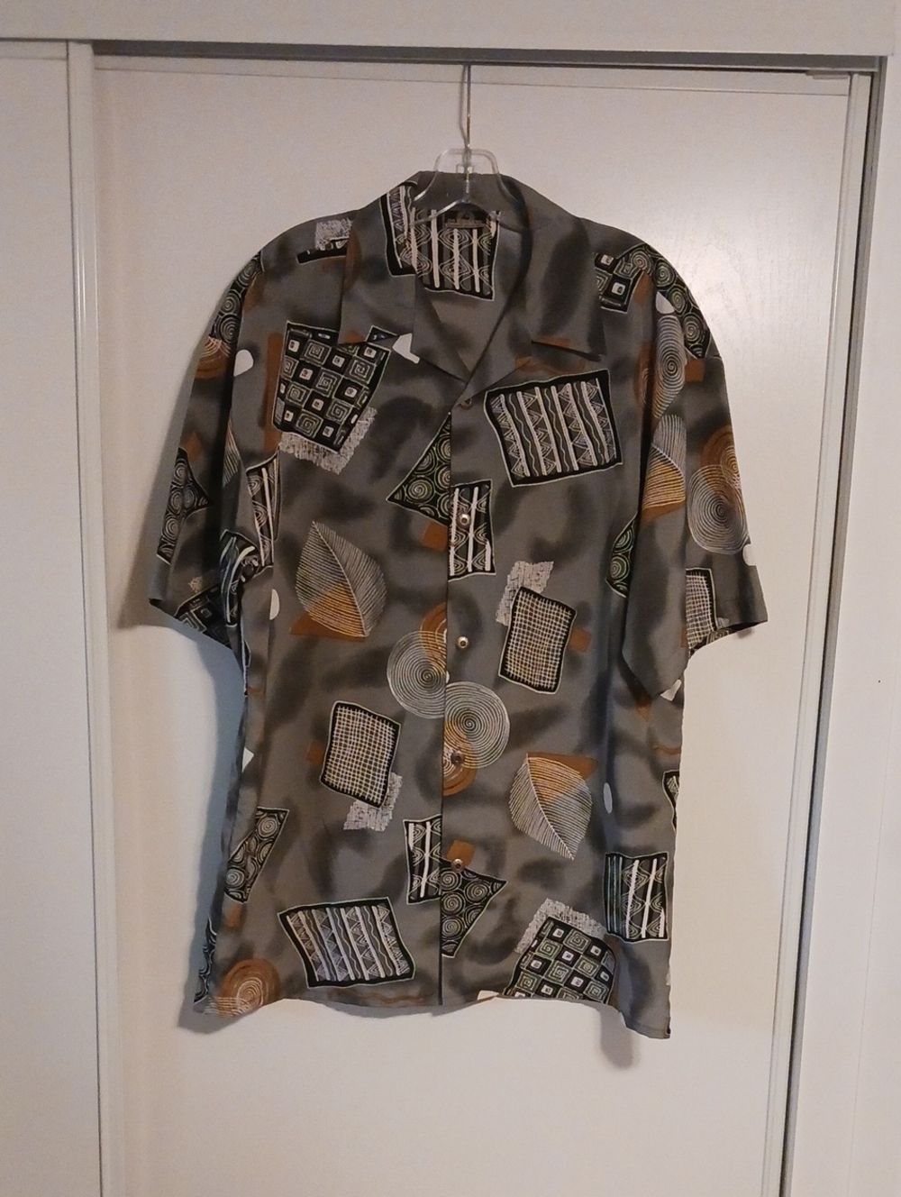 Men's Short-Sleeve Shirt Jacket in Gray with Olive & Tan Accents